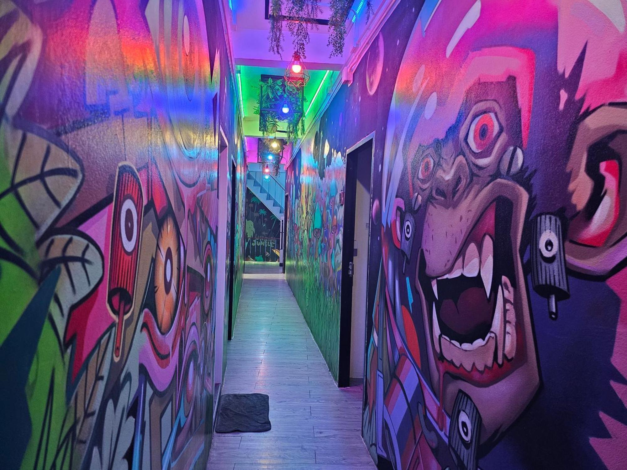 Urban Jungle Hostel กรุงเทพมหานคร ภายนอก รูปภาพ