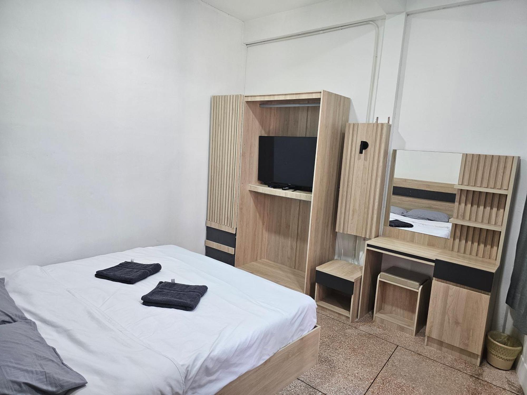 Urban Jungle Hostel กรุงเทพมหานคร ภายนอก รูปภาพ
